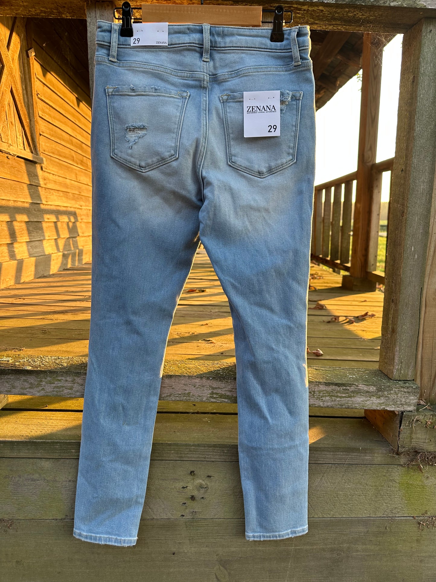 Distressed Skinny Denim 1692LL